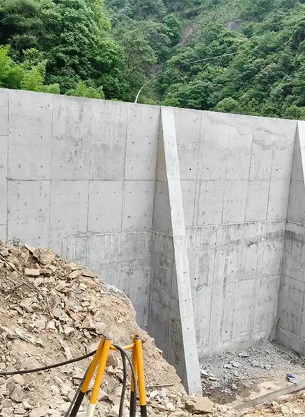 新乡获嘉县重力式挡土墙